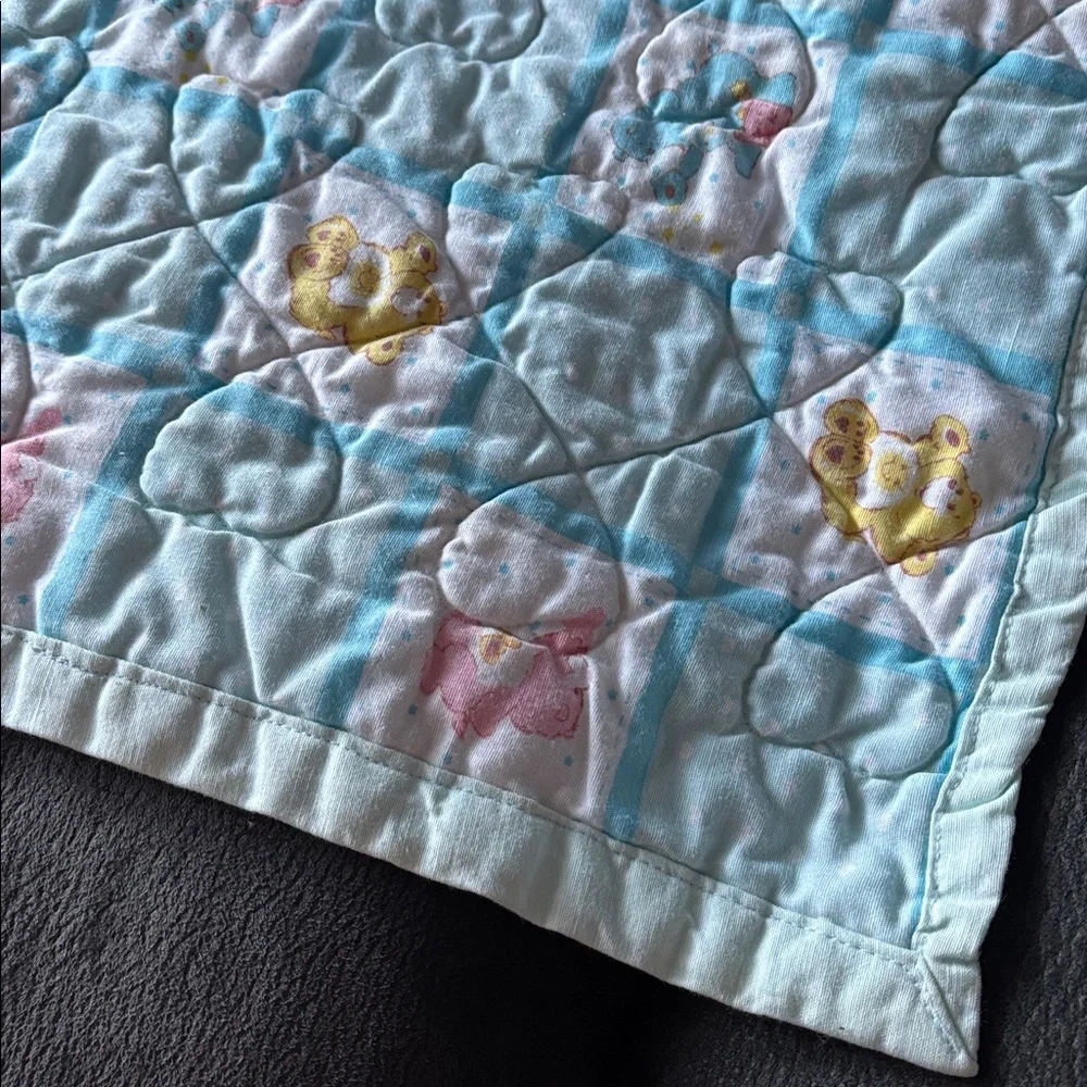 CARE BEARS VINTAGE PRE OWNED HANDMADE NURSERY BABY QUILT 29 X 41